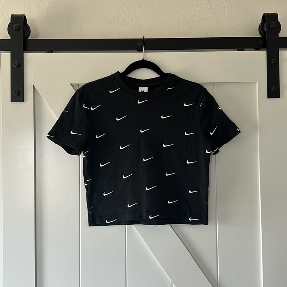 Embroidered Nike Swish with all over logo cropped T-shirt - Picture 3 of 8